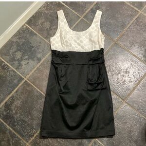 Limited EditionElegant Black and Cream Sleeveless Dress Women’s Size 8